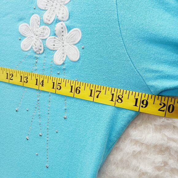 T-Shirt Size M Blue Maui Hawaii Silver Stud Rhinestone Applique Plumeria Travel - Picture 9 of 14